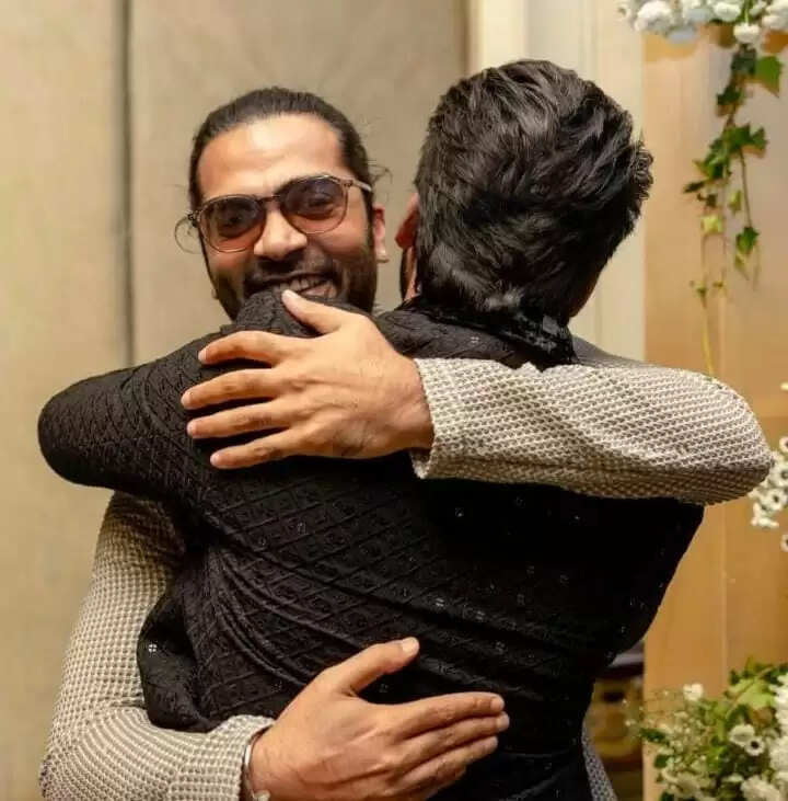யாரு சொன்னா? அடுத்த தல, தளபதி நாங்கதான்.. கட்டியணைத்து போஸ் கொடுக்கும் சிம்பு - தனுஷ்