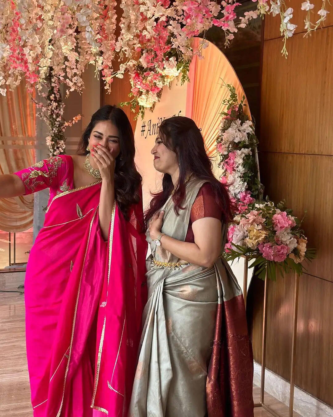 கல்யாணத்தில் கலக்கல் போஸ் கொடுத்த நிவேதா பெத்துராஜ்!.. ‘அண்ணியார்’ என குவியும் கமெண்ட்ஸ்!..