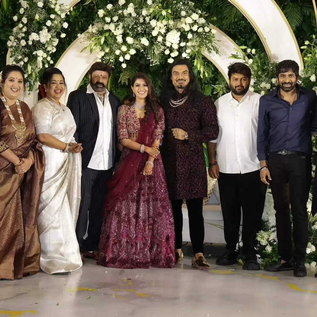 தென்னிந்திய சினிமாவே திரண்டு வந்துடுச்சே!.. வரலட்சுமி சரத்குமார் வெட்டிங் ரிசப்ஷன் போட்டோஸ்!