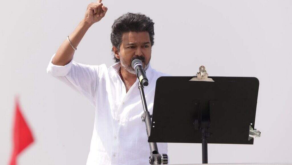 Vijay: இப்ப இல்ல.. அப்பவே!. சினிமாவுக்கு முன்பே அரசியலில் ஆர்வம்!.. பிளாஷ்பேக் தெரியுமா?!..
