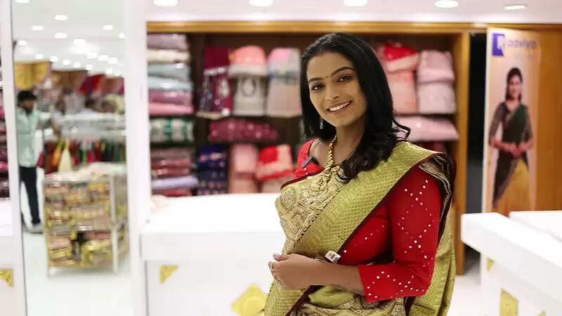எல்லா கலெக்‌ஷனும் ஒரே இடத்தில்!. மொத்தமா அள்ளிக்கிட்டு போயிடுவோம்!. சீரியல் நடிகை செய்த ஷாப்பிங்..