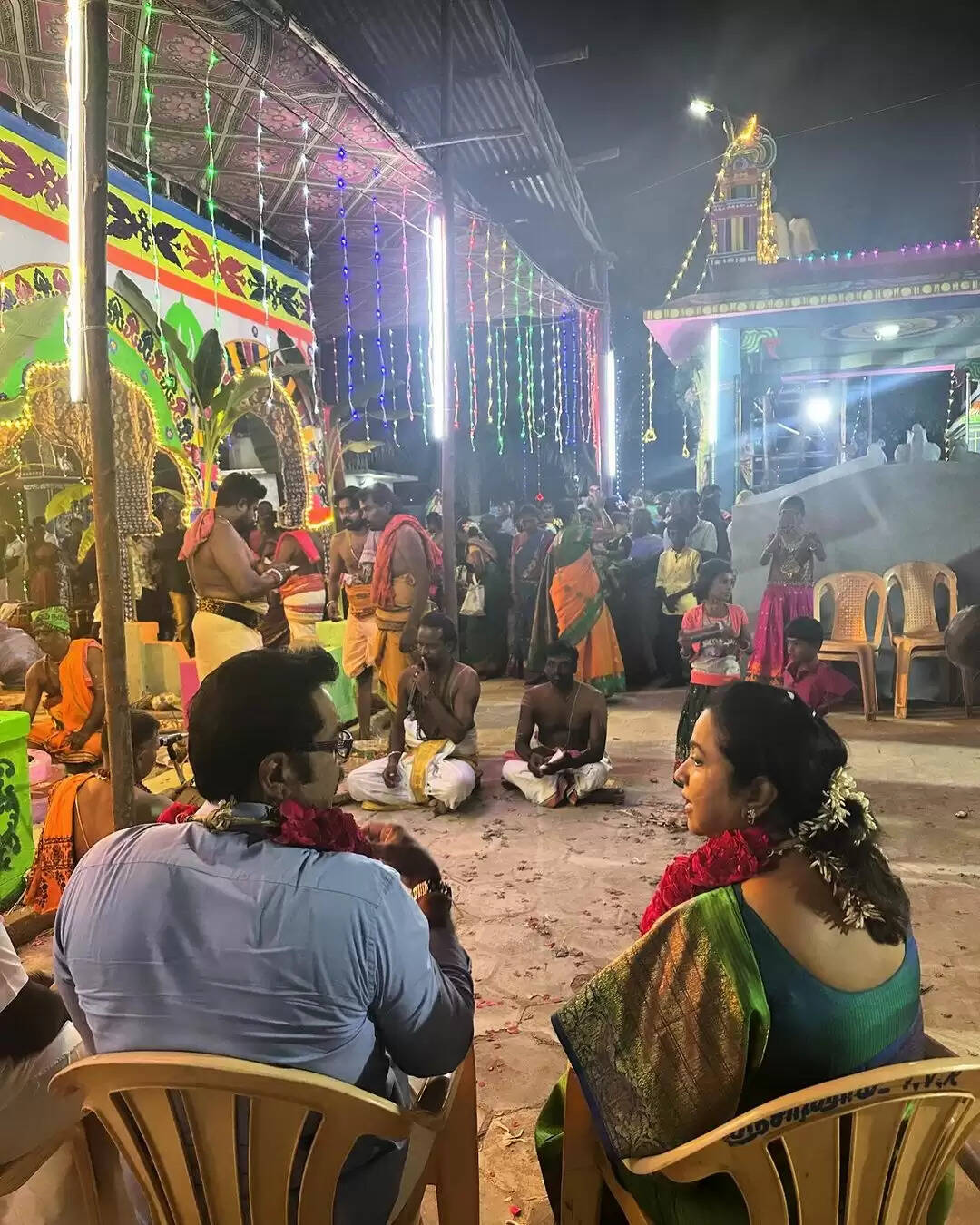 குலதெய்வ கோயில் கும்பாபிஷேகம்!.. ராதிகா சரத்குமார் எந்த ஊரில் இருக்காங்க பாருங்க!..