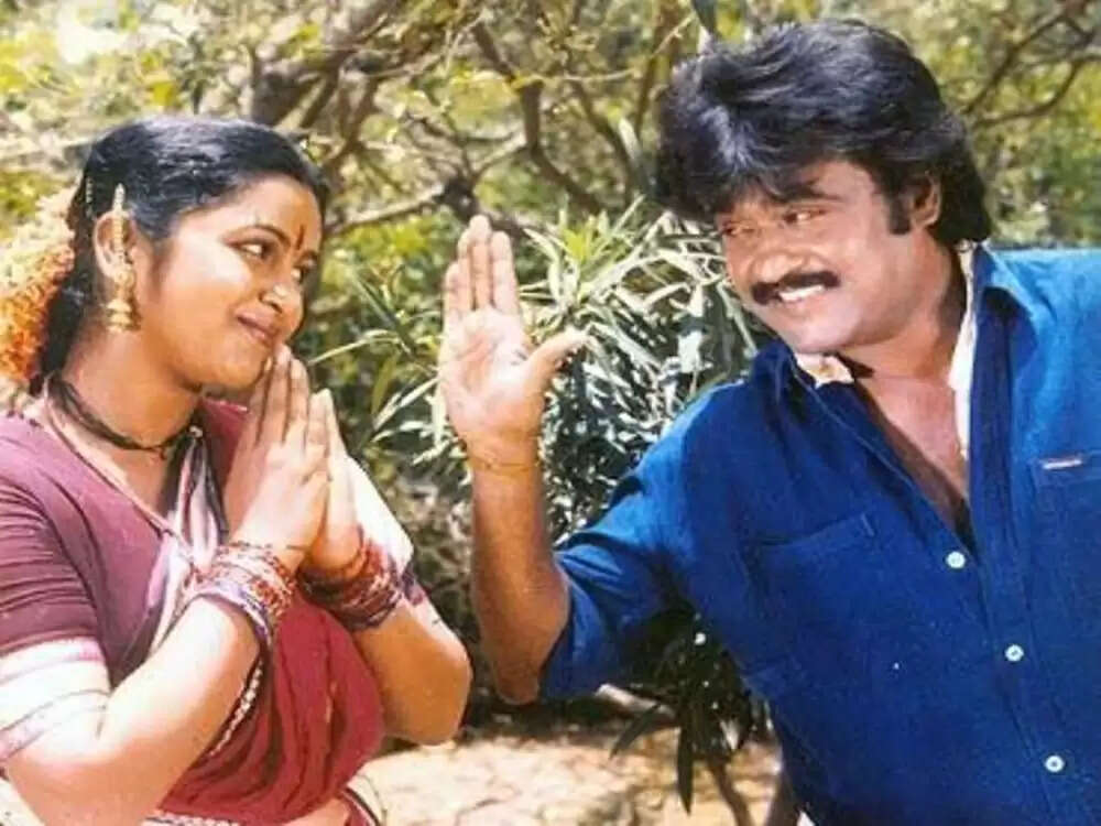 அரசியலை பற்றி பேசவே பயந்த ரஜினி!.. எழுதி கொடுத்து தைரியம் கொடுத்த ஏவிஎம் சரவணன்!..