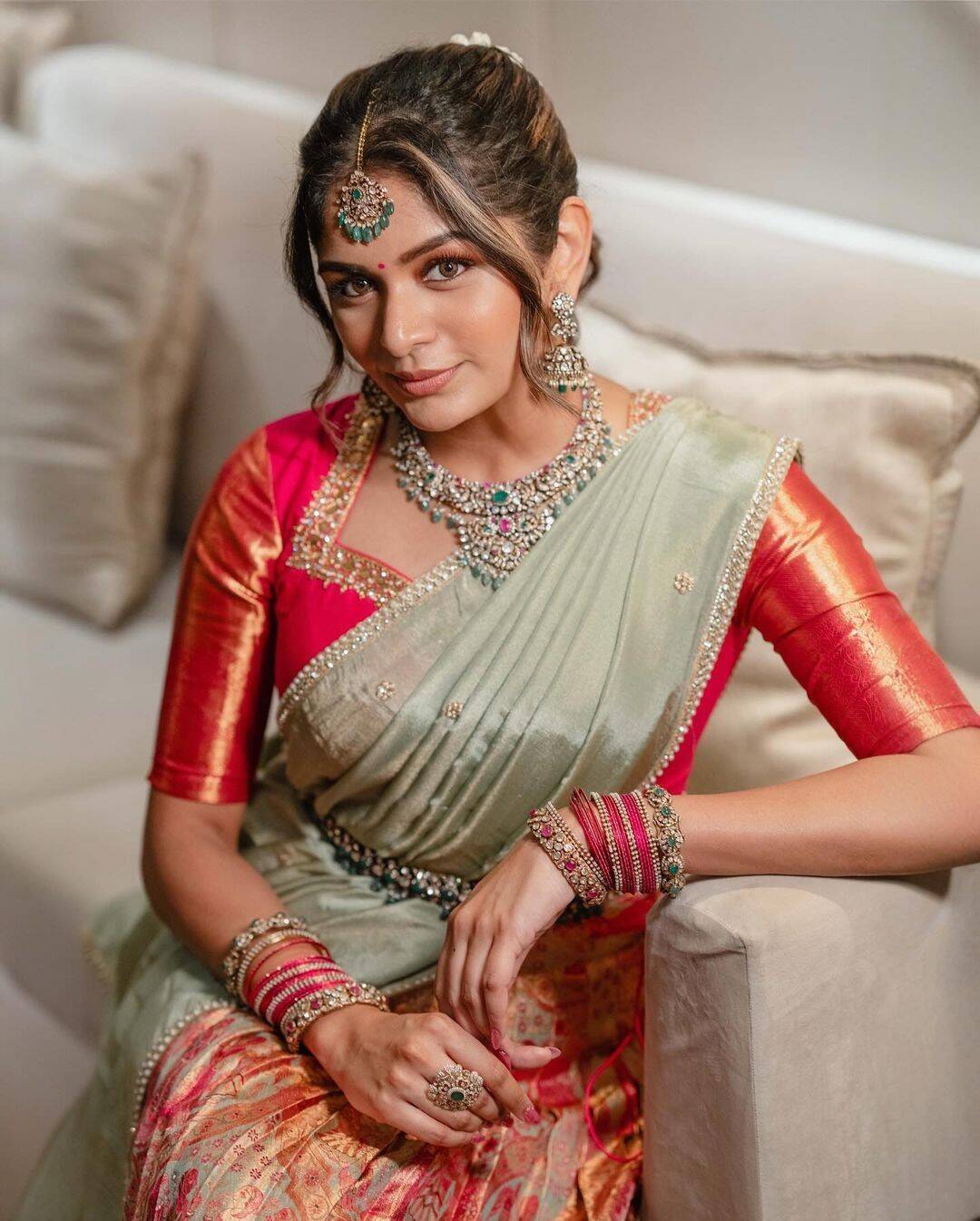 பாவாடை தாவணியில் மனசை கெடுக்கும் அதிதி ஷங்கர்!.. பாத்து பாத்து ஏங்கும் ரசிகர்கள்...