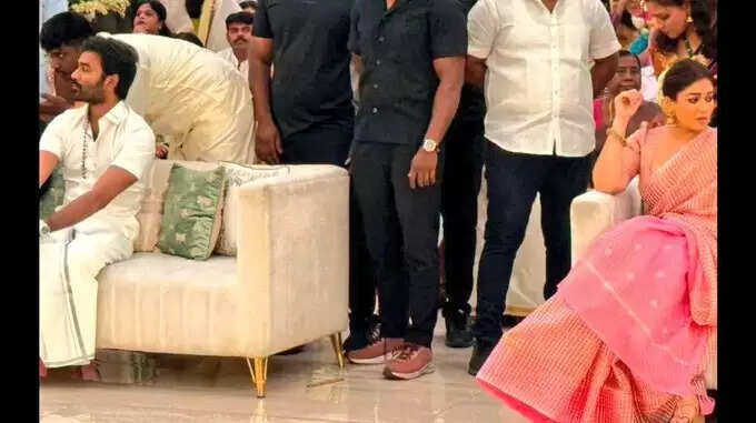 திருமண விழாவில் நயன்!.. அட நம்ம தனுஷும் போயிருக்காரே!.. அதுவும் இவ்வளவு பக்கத்துலயா!..