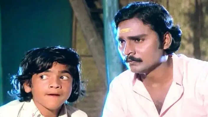 பாக்யராஜின் சூப்பர்ஹிட் படத்துக்கு விருது கொடுக்க மறுத்த எம்.ஜி.ஆர்… காரணம் இதுதான்!..