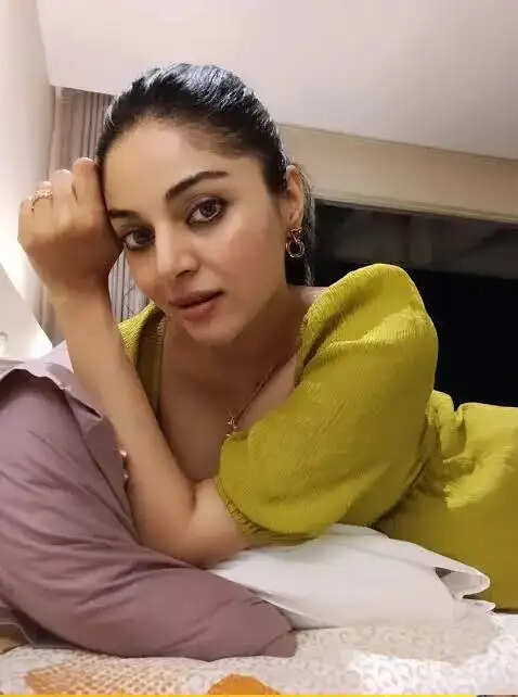 விஜய்க்கு 100% முட்டு கொடுக்க மாட்டேன் - சனம் ஷெட்டி பதிலடி!