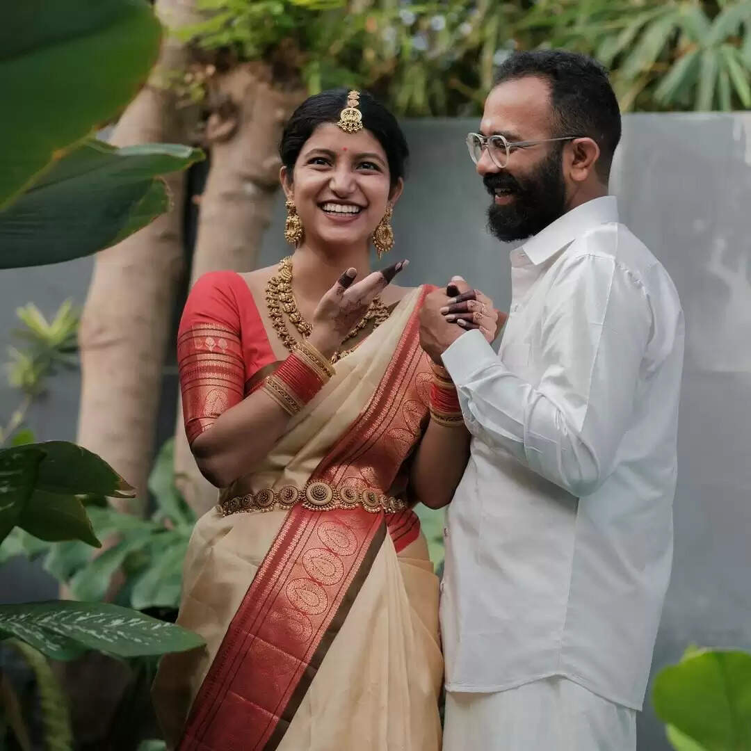 குட் நைட் பட ஹீரோயினுக்கு எளிமையாக முடிந்த திருமணம்!.. கணவருடன் எடுத்துக் கொண்ட கல்யாண பிக்ஸ்!..