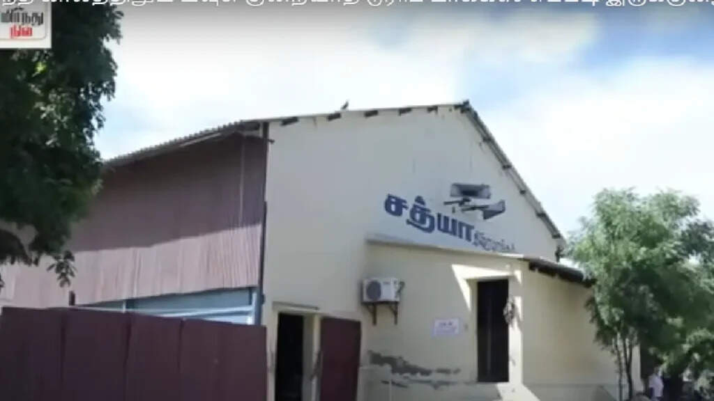 தமிழகத்திலேயே உள்ள ஒரே டூரிங் டாக்கீஸ் இதுதாங்க... ரிலீஸ் ஆனாலும் டிக்கெட் விலை இவ்வளவு தானாம்..!