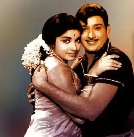 அந்த நடிகருடன் நெருக்கமாக நடித்த ஜெயலலிதா!.. காட்சிகளை வெட்ட சொன்ன எம்.ஜி.ஆர்!..