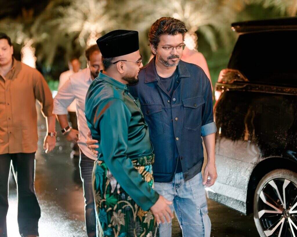 புதுமனை புகுவிழாவில் தளபதி விஜய்!.. வைரல் போட்டோஸ்!…