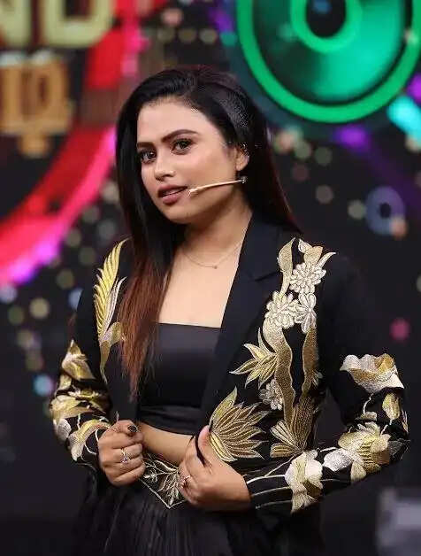 farina azad