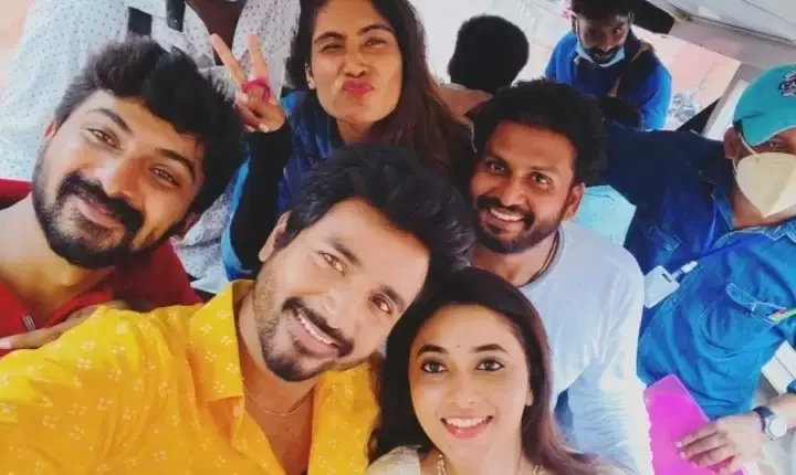 தாஜ் மஹாலில் சிவகார்த்திகேயன்... வைரலாகும் டான் படக்குழுவின் செல்ஃபி!