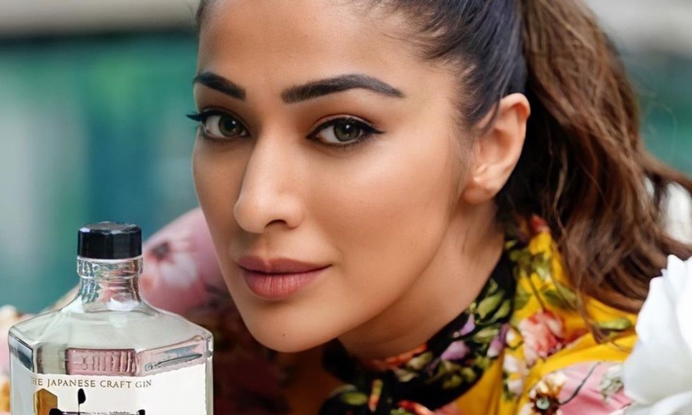 இதுக்கும் ஒரு சென்சார் போடுங்கப்பா!… துக்கலான கவர்ச்சியில் ராய் லட்சுமி…