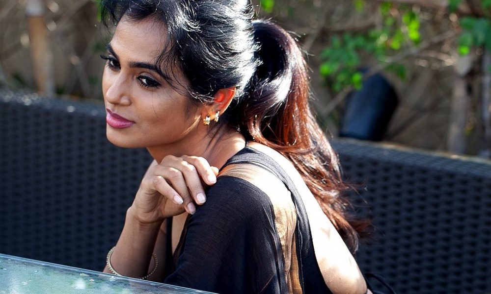 அந்த இடுப்புக்கு சொத்த எழுதி கொடுக்கலாம்… Structure-ஐ மொத்தமாக காட்டிய ரம்யா…