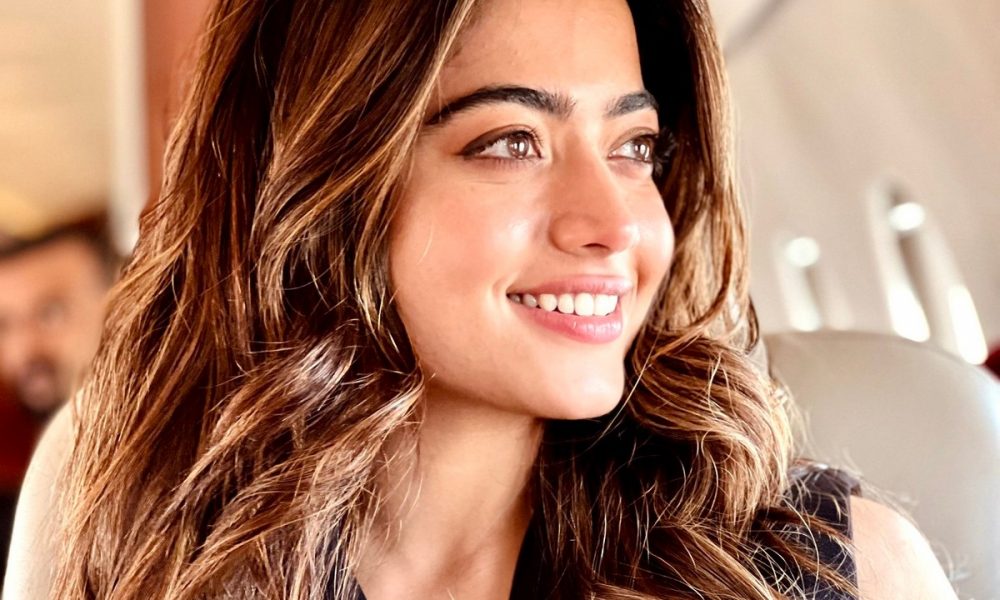 வரவர டிரெஸ் குறைஞ்சிக்கிட்டே போகுது!.. தூக்கலான கவர்ச்சியில் ராஷ்மிகா…..