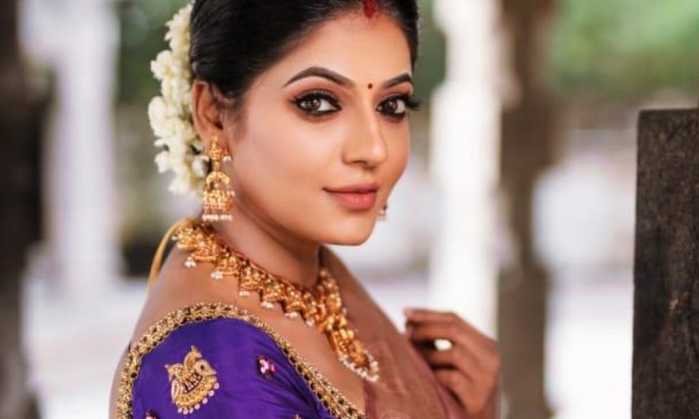 அத காட்டாமல் தூக்கமே வராதா…? அடங்க மறுக்கும் ரேஷ்மா!