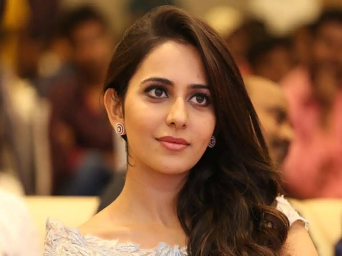 அந்த பட்டன கொஞ்சம் போடுங்க!....திறந்துவிட்டபடி போஸ் கொடுத்த ரகுல் ப்ரீத் சிங்.... அந்த பட்டன கொஞ்சம் போடுங்க!....திறந்துவிட்டபடி போஸ் கொடுத்த ரகுல் ப்ரீத் சிங்....