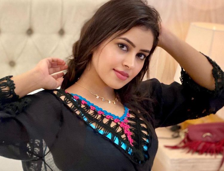ஊசி போட போறியா செல்லம்!...பேண்ட்ட கழட்டி காட்டி கிறங்க வைக்கும் இளம் நடிகை.... ஊசி போட போறியா செல்லம்!...பேண்ட்ட கழட்டி காட்டி கிறங்க வைக்கும் இளம் நடிகை....