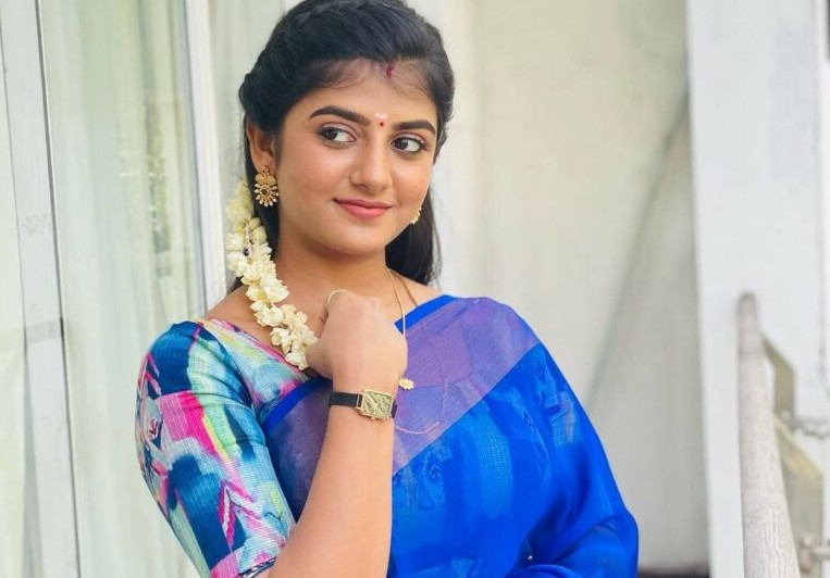பாவாடை தாவணியில் நீ தனி அழகு!...கேப்ரியல்லாவிடம் ஜொள்ளுவிடும் ரசிகர்கள்...