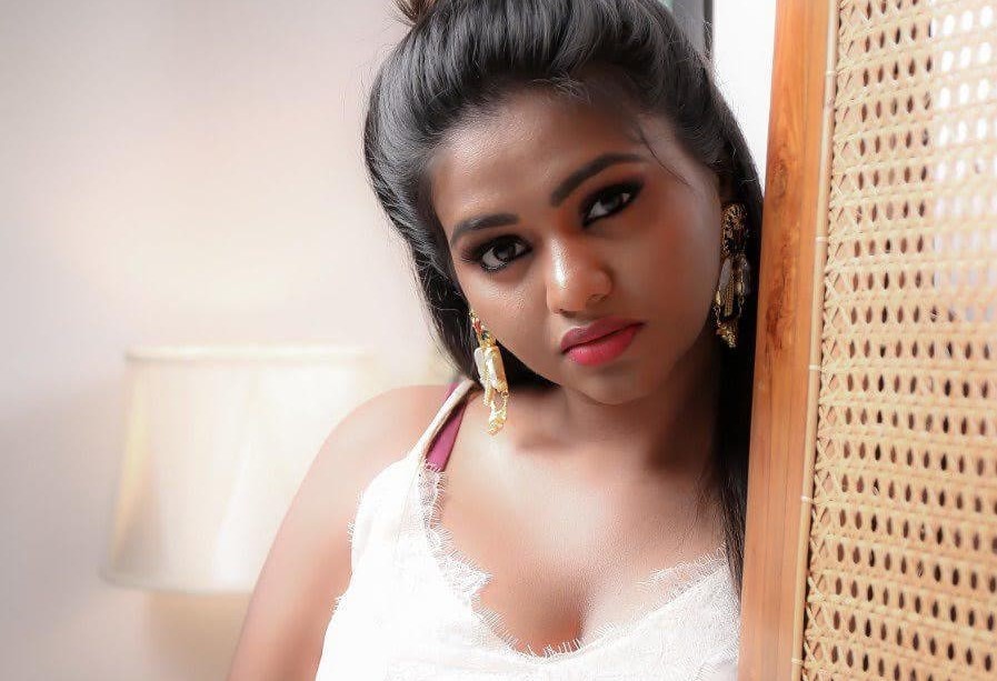 என்ன ட்ரை பண்ணாலும் நீ நாட்டுக்கட்டதான்!...ஷாலு ஷம்முவை கமெண்ட் அடிக்கும் ரசிகர்கள்... என்ன ட்ரை பண்ணாலும் நீ நாட்டுக்கட்டதான்!...ஷாலு ஷம்முவை கமெண்ட் அடிக்கும் ரசிகர்கள்...