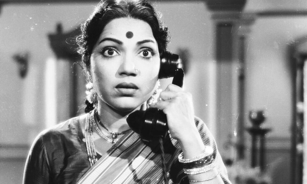 சினிமாவே பார்த்து பயந்த நடிகை பானுமதி!.. அவருக்கு ஜோடியாக நடித்த  நகைச்சுவை நடிகர் யாருனு தெரியுமா?..