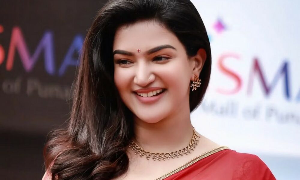 எந்த பக்கம் பாத்தாலும் நீ செம ஹாட்டு!. தூக்கலா காட்டி இழுக்கும் ஹனி ரோஸ்…