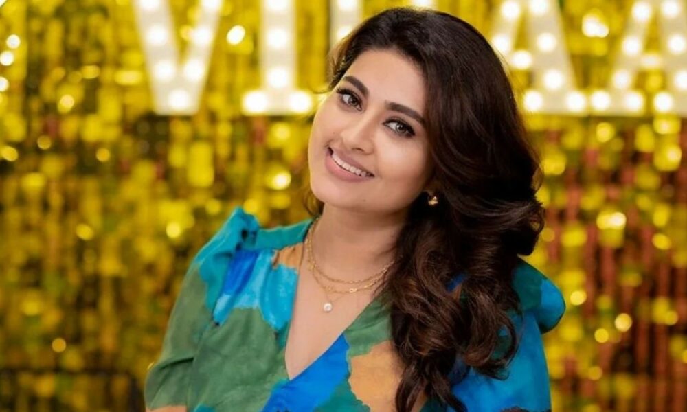 நாள் முழுக்க பாத்துக்கிட்டே இருக்கலாம்!. ஓவர் டோஸ் அழகில் உசுர வாங்கும் சினேகா..