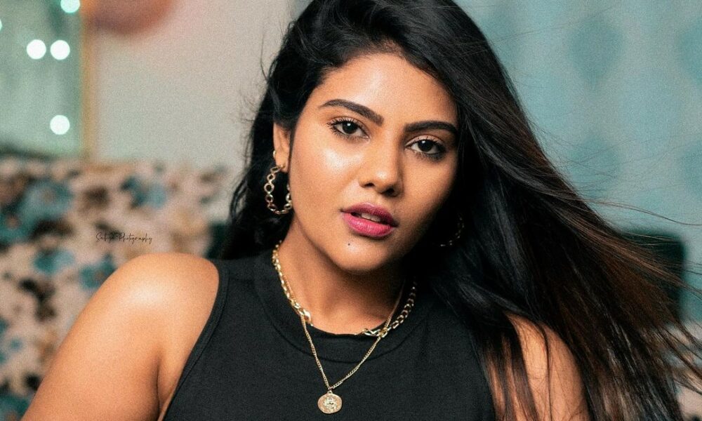 சீரியல்ல ஹோம்லி ரியல்ல வேறலெவல்!.. பரந்து விரிஞ்ச மனச காட்டும் நிவிஷா…