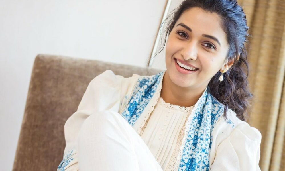 லைக்ஸ் உங்களுக்கு மட்டுமே தேவி!.. பிரியா பவானி சங்கரிடம் ஜொள்ளுவிடும் புள்ளிங்கோ!..