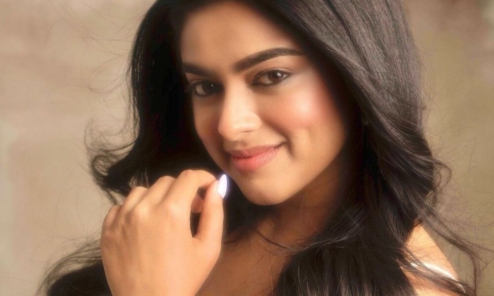 ப்ப்பா!.. என்னா உடம்புடா சாமி!.. மொத்த அழகையும் காட்டும் சிம்பு பட நடிகை…