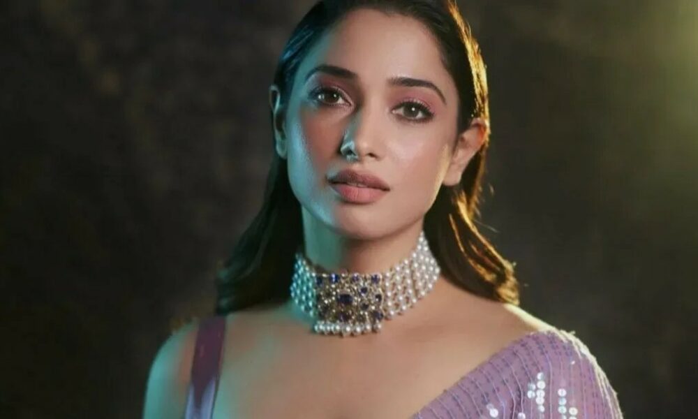 சட்ட பட்டன கழட்டி காட்டும் தமன்னா!.. ஜூம் பண்ணி பண்ணி பார்க்கும் புள்ளிங்கோ!..