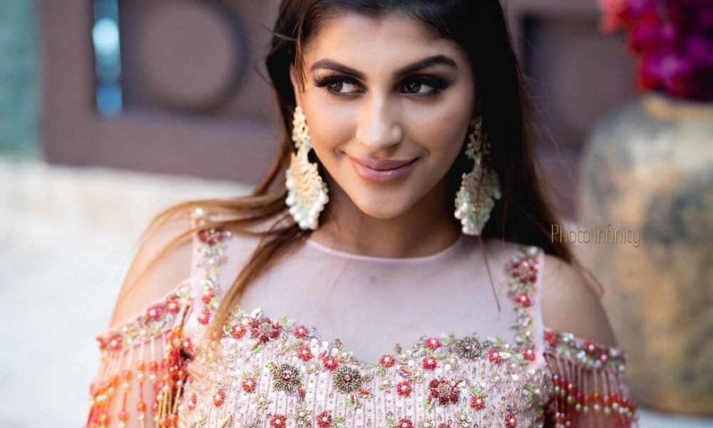 மல்கோவா மாம்பழம் போல இருக்கு!.. தாரள மனசை காட்டி சூடேத்தும் யாஷிகா ஆனந்த்…