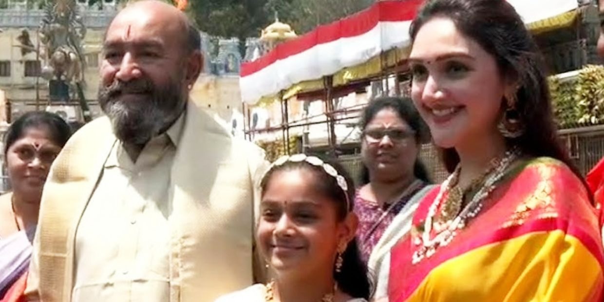 திருப்பதிக்கு படையெடுக்கும் பிரபலங்கள்.. விஜயகுமார் குடும்பத்தோடு ஏழுமலையானை தரிசிக்க இதுதான் காரணமா? திருப்பதிக்கு படையெடுக்கும் பிரபலங்கள்.. விஜயகுமார் குடும்பத்தோடு ஏழுமலையானை தரிசிக்க இதுதான் காரணமா?