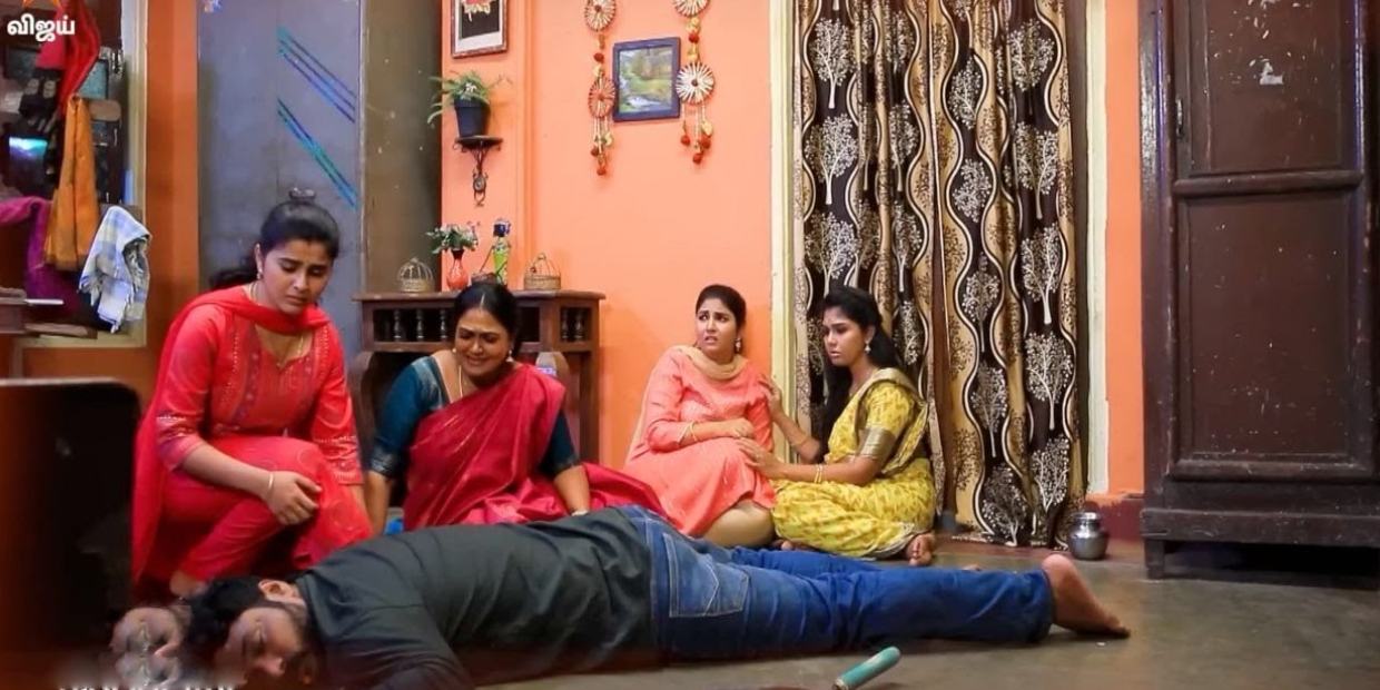 Pandian Stores2: வீட்டிற்குள் நுழைந்த குமரவேல்… ஒரு அடியால் காலி செய்த மீனா… என்ன நடக்க போகுதோ? Pandian Stores2: வீட்டிற்குள் நுழைந்த குமரவேல்… ஒரு அடியால் காலி செய்த மீனா… என்ன நடக்க போகுதோ?