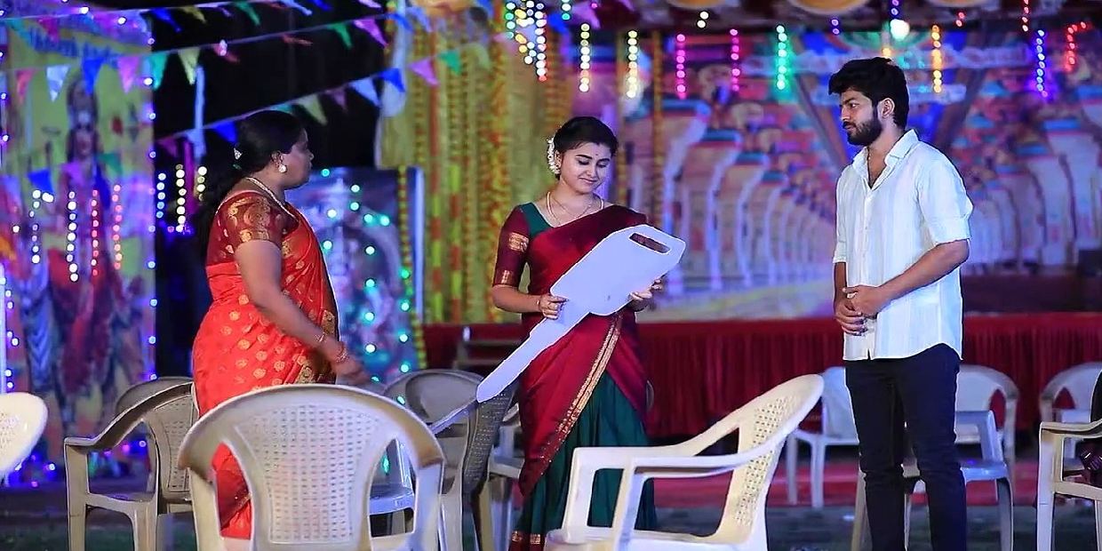 Pandian Stores2: ராஜியின் கல்யாண ரகசியத்தை உடைத்த கோமதி… முழிக்கும் மீனா.. என்ன நடந்தது? Pandian Stores2: ராஜியின் கல்யாண ரகசியத்தை உடைத்த கோமதி… முழிக்கும் மீனா.. என்ன நடந்தது?